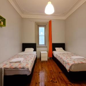 Single Bed in Mixed Dormitory Room