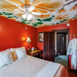 Queen Room with Shared Bathroom