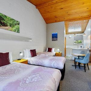 Triple Room with Three Single Beds