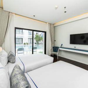 Deluxe Twin Bed with Pool View