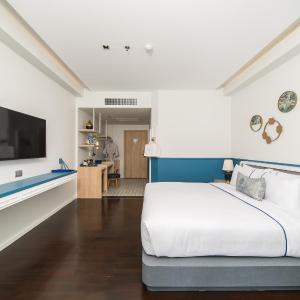 Deluxe Double Room with Pool Access