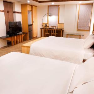 Family Room (4 Adults)