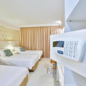 Triple Room with 3 Single Beds