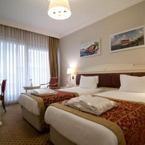 Double or Twin Room with Bathroom