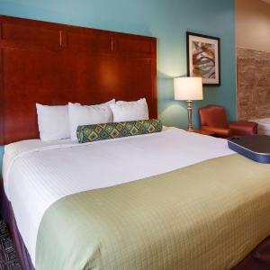 King Suite with Spa Bath - Non-Smoking