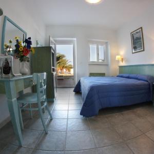 Double or Twin Room with Sea View