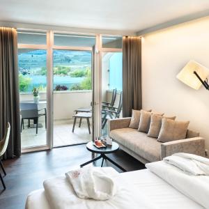 Double Room Side Lake View