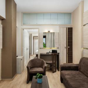 Junior Suite with Pool View