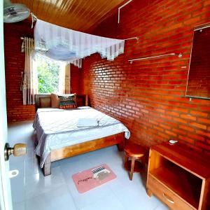 Standard Single Room with Shared Bathroom