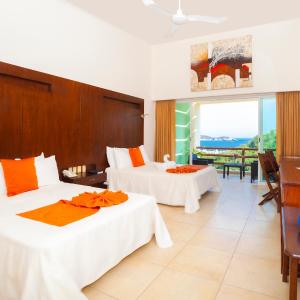 Double Room with Two Double Beds and Sea View