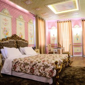 Deluxe Queen Suite