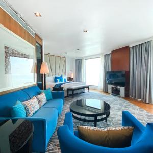 One-Bedroom Suite with Sea View