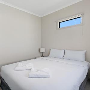 Deluxe Family Cabin (4 People)