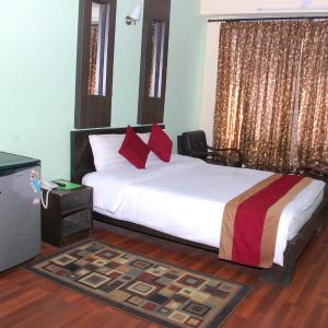 Deluxe Double or Twin Room with 24-hour Check-in & Check-out