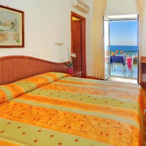 Double or Twin Room with Sea View - Annex