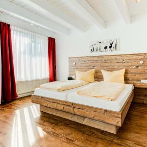 Single Room with Shared Shower and Toilet