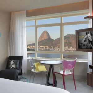 Quarto Deluxe com Cama King e Banheira de Hidromassagem