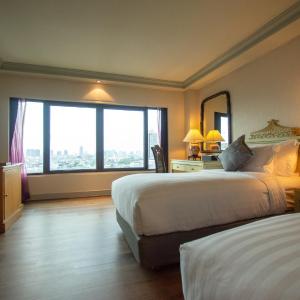 The King Suite with Breakfast