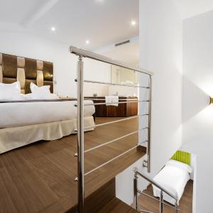 Deluxe Suite with Spa Bath