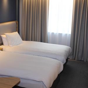 Standard Twin Room with Free Hot Breakfast