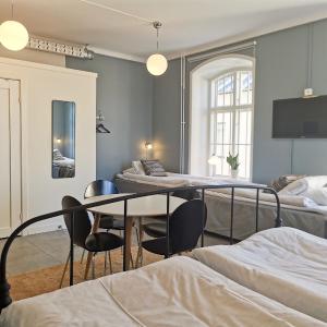 Family Room (5 Adults)