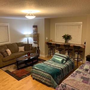 Queen Suite with Spa Bath