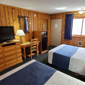 one Queen and Full Bed - Middle Building 