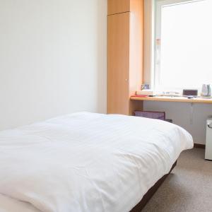 Single Room with Shared Bathroom - Smoking