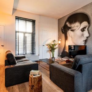 Apartment with shower in coach house 2-6p.