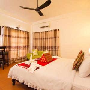 Deluxe Double Room with Balcony Garden View