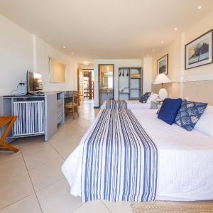 Deluxe Triple Room with Sea View