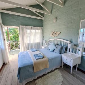 Tree Tops Unit 1 with Balcony and Garden View