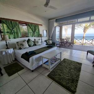 Green Suite with Balcony and Sea View
