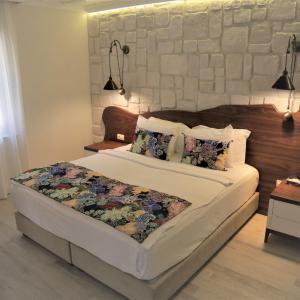 Queen Room with Spa Bath