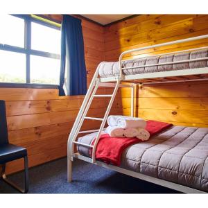 Two-Bedroom Cottage with Private Bathroom 