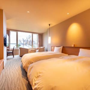 Twin Room with Lake View - Non-Smoking
