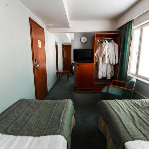 Family Room (2 Adults + 2 Children)