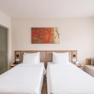 Premium Wooden Twin Room
