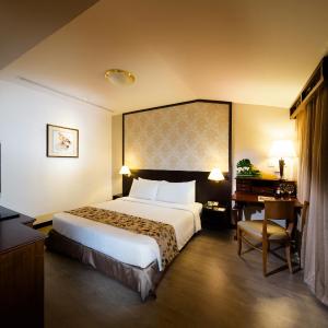 Premier Room