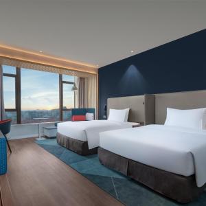 Queen Room with Two Queen Beds - High Floor/Non-Smoking