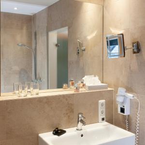 5-Bed Room