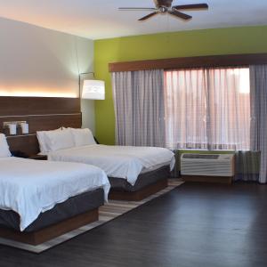 Queen Room with Two Queen Beds - Disability Access with Bath Tub