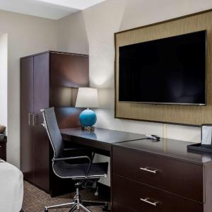 Efficiency Queen Suite - Non-Smoking