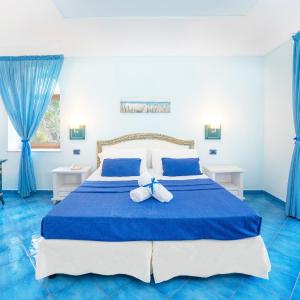 Superior Double Room with Balcony and Partial Sea View