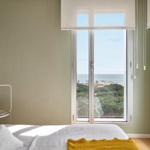 Business Apartment with Sea View