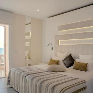 Double or Twin Room with Sea View