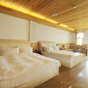 Deluxe Family Room - Second Floor - Building B