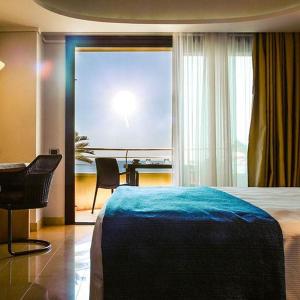 Double or Twin Room with Sea View