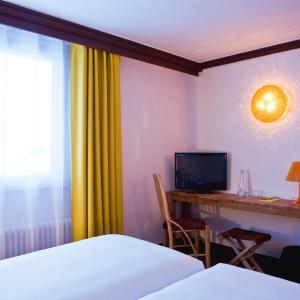 Double Room with Bath with City View