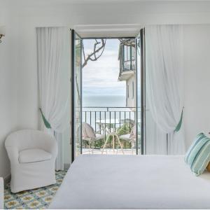 Executive Double Room with Partial Sea View
